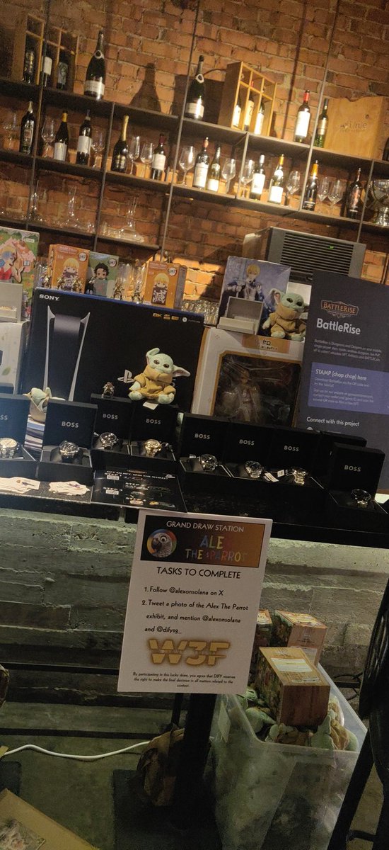 This booth giveaway so many watches <a href="/AlexOnSolana/">ALEX THE PARROT</a> <a href="/difysg_/">DIFY</a>
