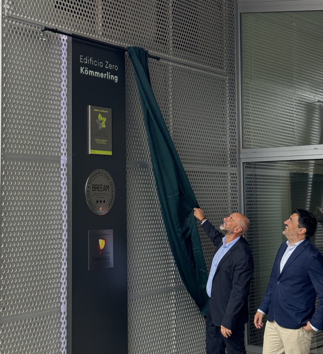 Corresponsables (@corresponsables) on Twitter photo <a href="/KOMMERLING_ESP/">KÖMMERLING</a> <a href="/BREEAMespana/">BREEAM® España</a> Las placas de certificación que conforman este “Edificio Zero” de <a href="/KOMMERLING_ESP/">KÖMMERLING</a> ya forman parte de la infraestructura 🏅
Una recompensa a la colaboración por un edificio sostenible, de cero consumo y reconfortante, alineado con los objetivos y valores de la compañía ♻️ <a href="/KOMMERLING_ESP/">KÖMMERLING</a> <a href="/BREEAMespana/">BREEAM® España</a> Las placas de certificación que conforman este “Edificio Zero” de <a href="/KOMMERLING_ESP/">KÖMMERLING</a> ya forman parte de la infraestructura 🏅
Una recompensa a la colaboración por un edificio sostenible, de cero consumo y reconfortante, alineado con los objetivos y valores de la compañía ♻️