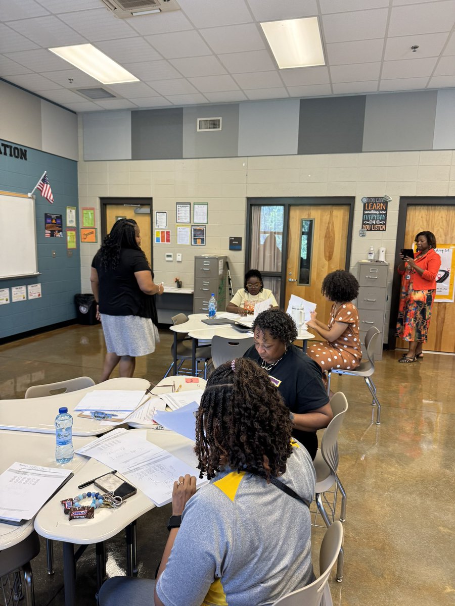 Oxmoor teacher collaborating during their PLC <a href="/amstiuab/">AMSTI-UAB</a> <a href="/AMSTI4all/">AMSTI</a>
