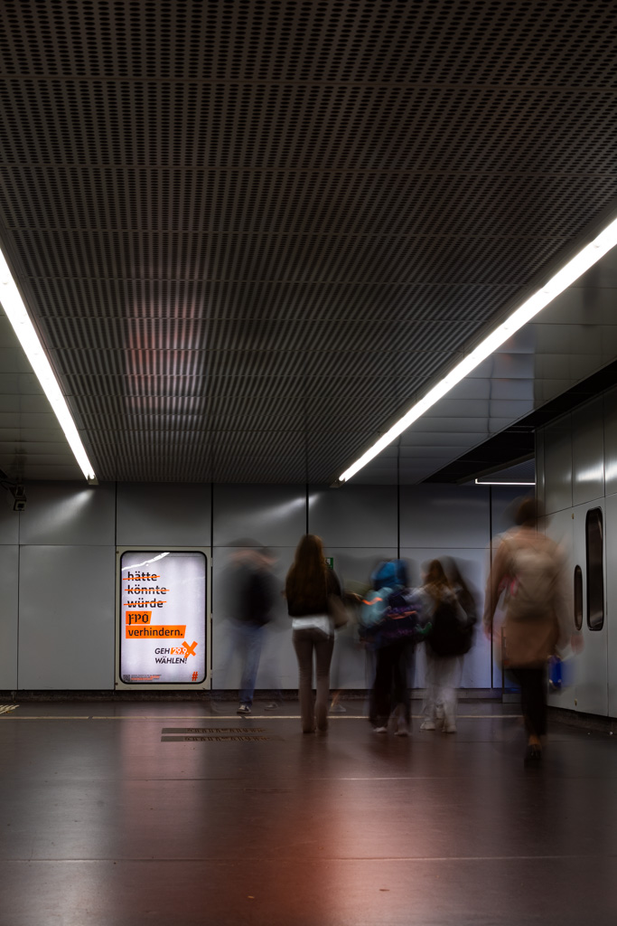Über 2.500 dieser Plakate hängen ab heute in ganz Österreich an strategisch wichtigen Orten, um potenzielle Nicht- und Wechselwähler_innen zu erreichen 💪 Mehr dazu in unserer Presseaussendung: ots.at/presseaussendu… #NRW #NRW24 #Wahl