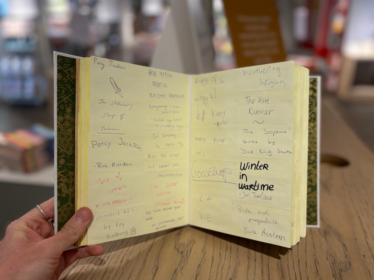 Foyles Bookshop tweet media