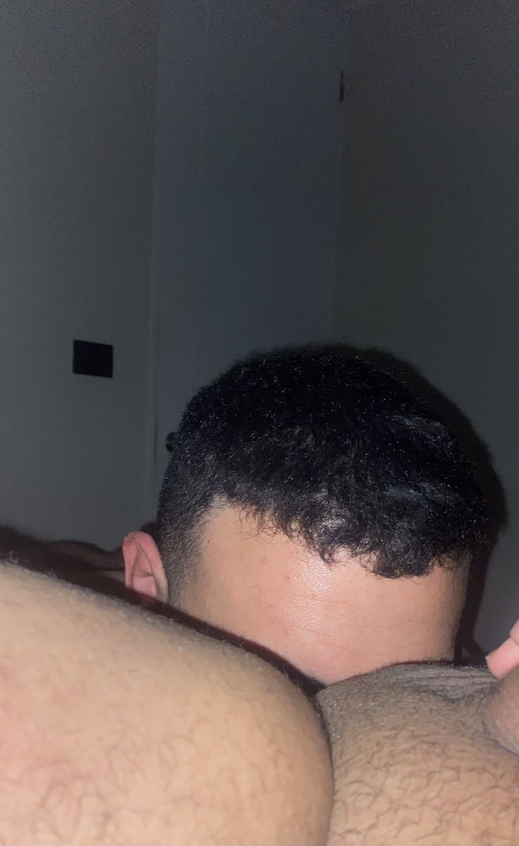 Mi esposo viendo lo que se va a a comer y luego pegado ahí chupando 🍑