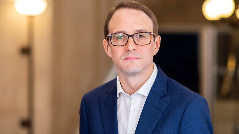#PoliticsLive
This is the BBC's political editor; Chris Mason.
Does it matter that he's paid approximately £100,000 more than the Prime Minister and approximately £90,000 more than Sue Gray?