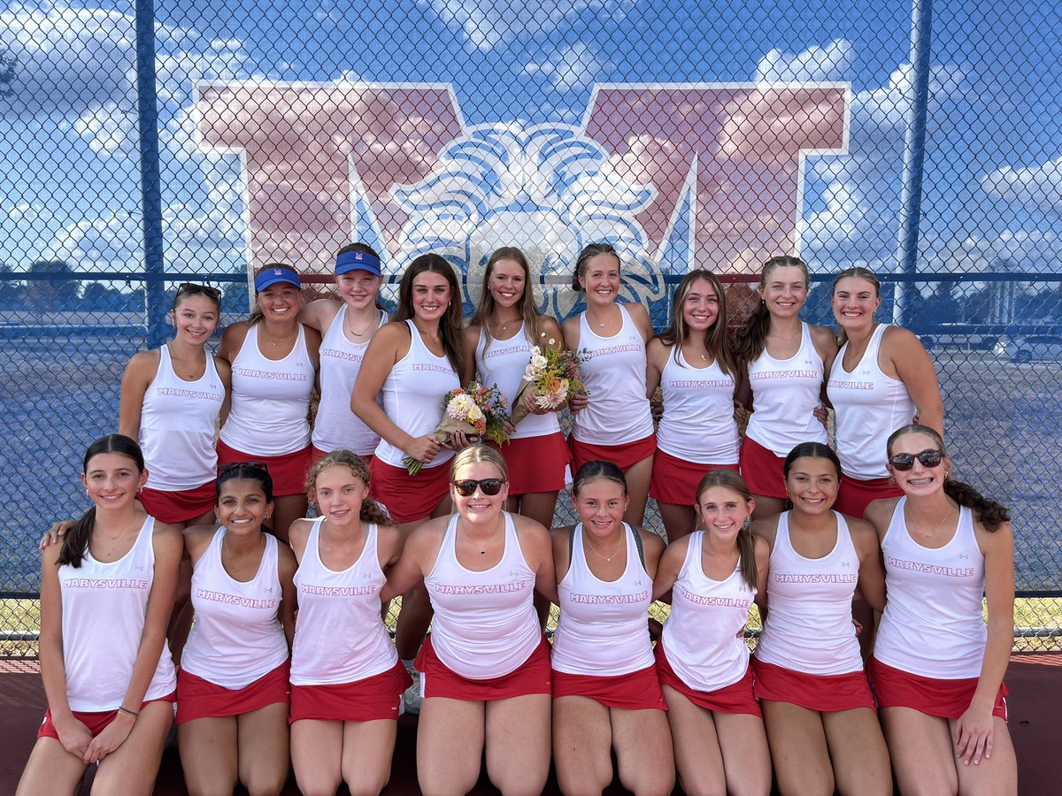 MHSTennis5's tweet photo. Great night for our seniors! On senior night Linnea and Emily help secure the 4-1 victory for the Lady Monarchs over Reynoldsburg. 

Thanks for 4 great years ladies. You will be missed. https://t.co/4SPKAB2TCh