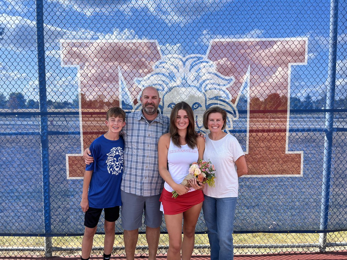 MHSTennis5's tweet photo. Great night for our seniors! On senior night Linnea and Emily help secure the 4-1 victory for the Lady Monarchs over Reynoldsburg. 

Thanks for 4 great years ladies. You will be missed. https://t.co/4SPKAB2TCh