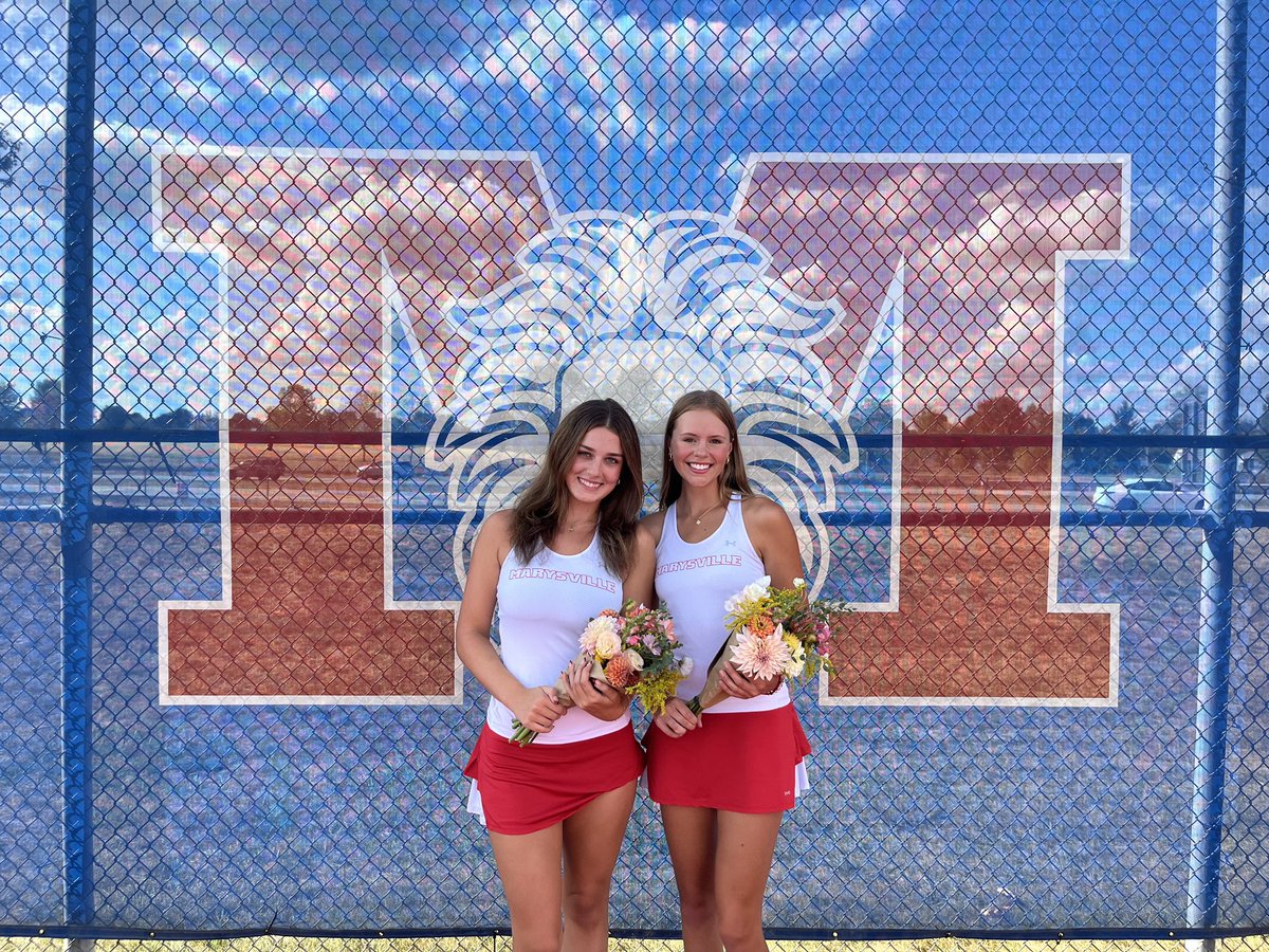 MHSTennis5's tweet photo. Great night for our seniors! On senior night Linnea and Emily help secure the 4-1 victory for the Lady Monarchs over Reynoldsburg. 

Thanks for 4 great years ladies. You will be missed. https://t.co/4SPKAB2TCh