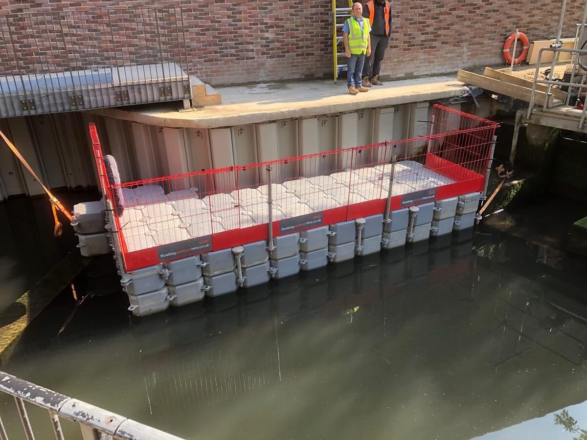 floatingpontoon's tweet image. We were in Hertford yesterday installing 3 x working platforms at @BEAMHertford for works to be undertaken along the river wall. #workplatform #pontoon #access