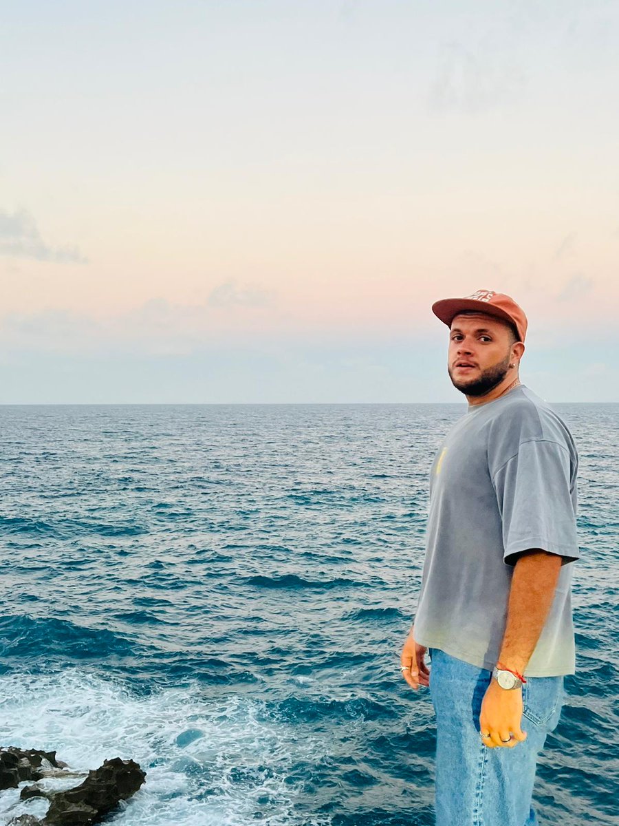 cadenasermel's tweet photo. 🙌En #HoyporHoyMelilla apoyamos el talento melillense

🎤Hablamos con Eleazar Ruiz Luque, un joven artista  que fusiona música, teatro y fotografía 

🩷Conocemos la historia de amor que hay detrás de sus canciones

https://t.co/lDRbv7N1nF https://t.co/J78GDk0UCz