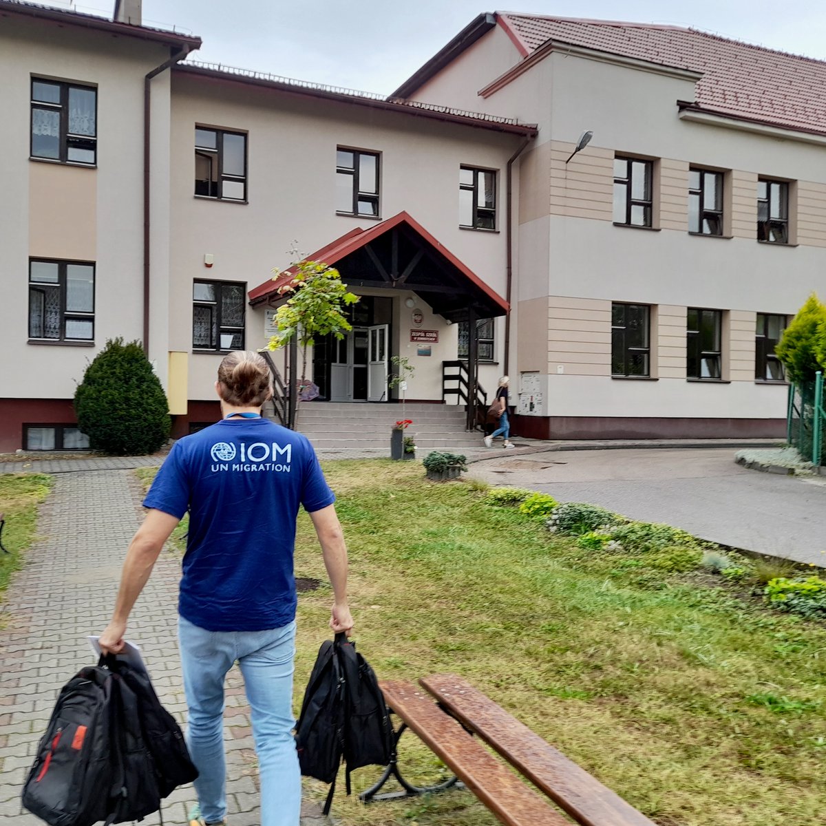 IOMPoland's tweet photo. The new school year has begun! The IOM Kraków team distributed school kits to support Ukrainian children in Małopolskie. 🎒 Backpacks filled with supplies were delivered to 250 kids across 19 schools and 6 collective shelters. https://t.co/cXestYZcfy
