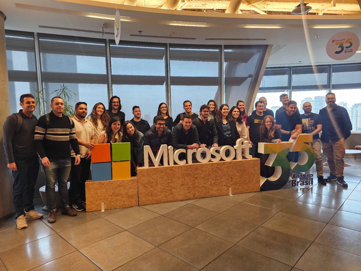 pfveiga7's tweet photo. 🚀 Hoje tive o prazer de treinar os times da @MicrosoftBr e @Ambev  sobre #MicrosoftCopilot e #PromptEngineering! Exploramos IA, ML, DL e técnicas como Zero Shot, Chain-of-Thought e Tree of Thoughts. Um dia incrível de inovação e aprendizado prático! 🙌 https://t.co/aqgo2soNAe