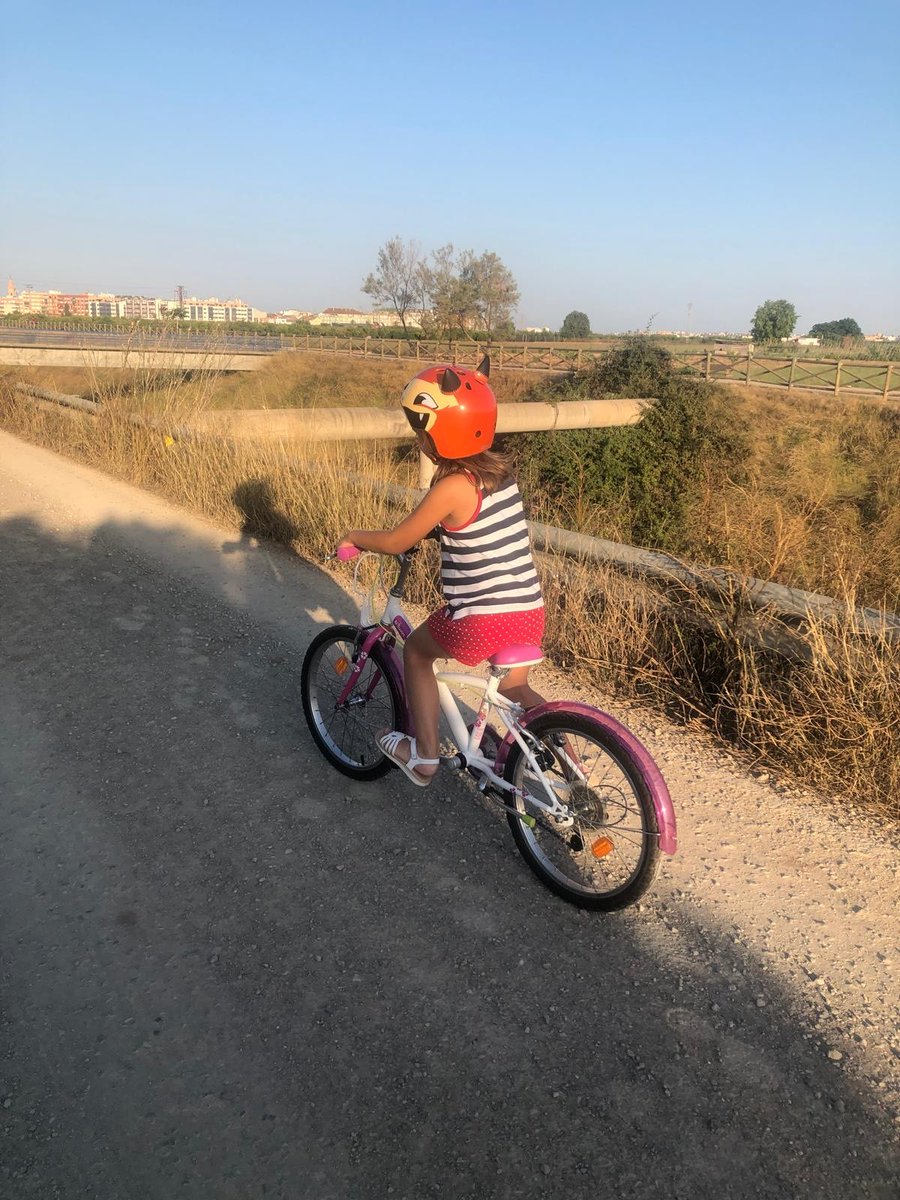 MEDI AMBIENT | CONCURS FOTOGRÀFIC “AGAFA LA BICI”

🚲El President de la #MancomunitatdelCarraixet, Javier Puchol, junt amb la tècnica de Medi Ambient, Sonia Pinar, han fet lliurament del premi a la foto guanyadora del I concurs fotogràfic “Agafa la bici”.

🏆👏Enhorabona!
