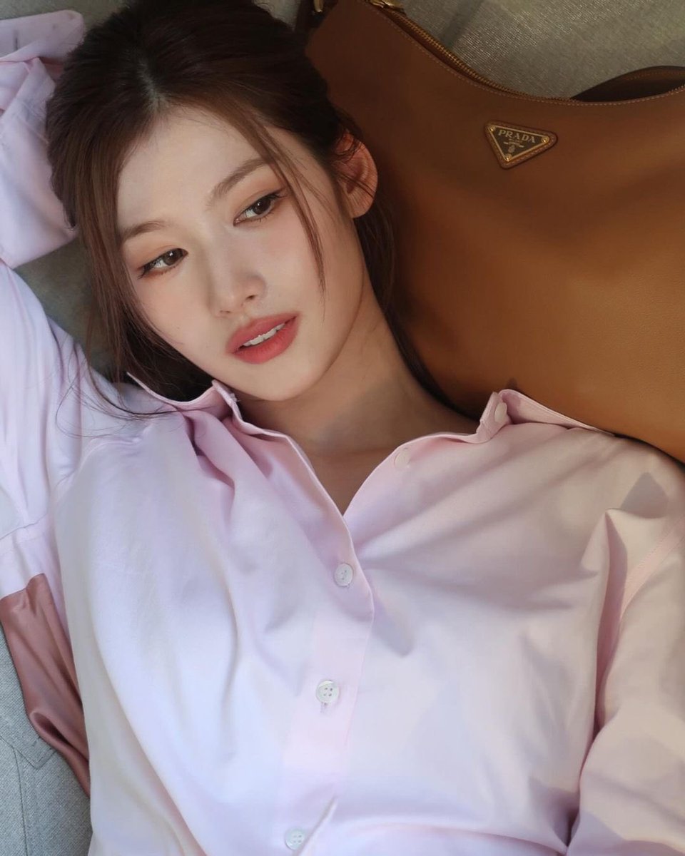 サナちゃんとピンクシャツの相性が良すぎ😍

#TWICE #MISAMO #SANA