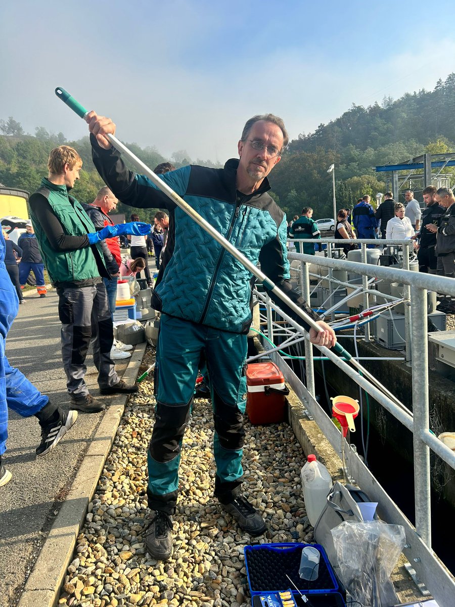 VUHU_Most's tweet image. Naše akreditované laboratoře se  zúčastnily mezioborového odběru vzorků na ČOV Beroun. I přes romantickou ranní mlhu 🌫️ jsme se pustili do práce s plným nasazením 💪, abychom zajistili kvalitní a přesné výsledky 🔬💧. 
#Laboratoř #ČOVBeroun #OdběrVzorků #Výzkumák