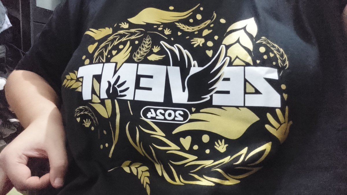 Sonia_dbz's tweet photo. J'ai mon t shirt !!! Il est trop beau unpeu brillant j'adore il taille super bien en plus !! @ZeratoR #ZEVENT2024 https://t.co/yXWCA1GAlN