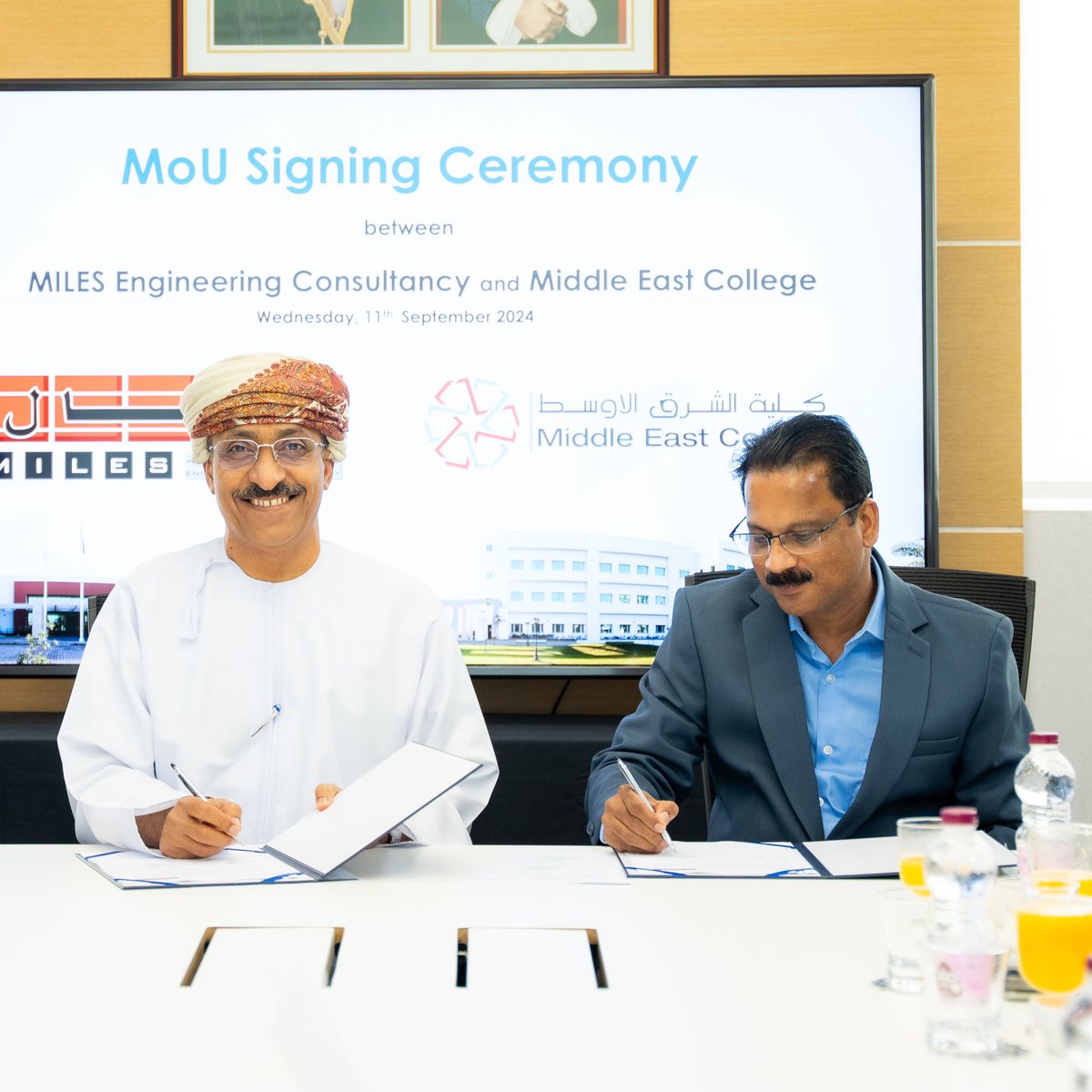 MEC_Oman's tweet photo. يسر كلية الشرق الأوسط الإعلان عن توقيع مذكرة تفاهم مع شركة مايلز للاستشارات الهندسية، لتعزيز التعاون بين الأكاديميا والصناعة. تهدف الشراكة إلى توفير فرص تدريب عملي لطلابنا في الهندسة المدنية وتقنية البناء، بما يسهم في تطوير قادة المستقبل. #MEC #شراكات_استراتيجية #الهندسة https://t.co/CJIV0lWQNM