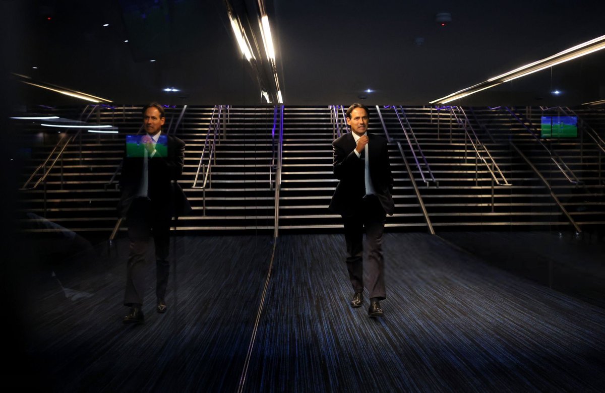 Sekali lagi mengajak untuk memberi apresiasi lebih kepada Simone Inzaghi. Salah satu pelatih terbaik di dunia saat ini.

Idenya di Inter amat menarik. Perpindahan posisi pemain begitu cair, serangan nan cepat, fleksibilitas dengan atau tanpa bola.

Semalam juga mampu menahan Pep.