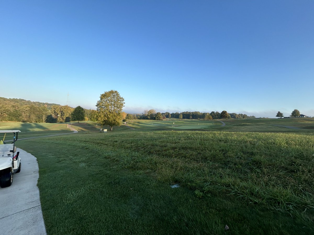 Beautiful morning for some golf! ⛳️ Wish these girls luck at the Orange Invite today at the Links at EchoSprings!
