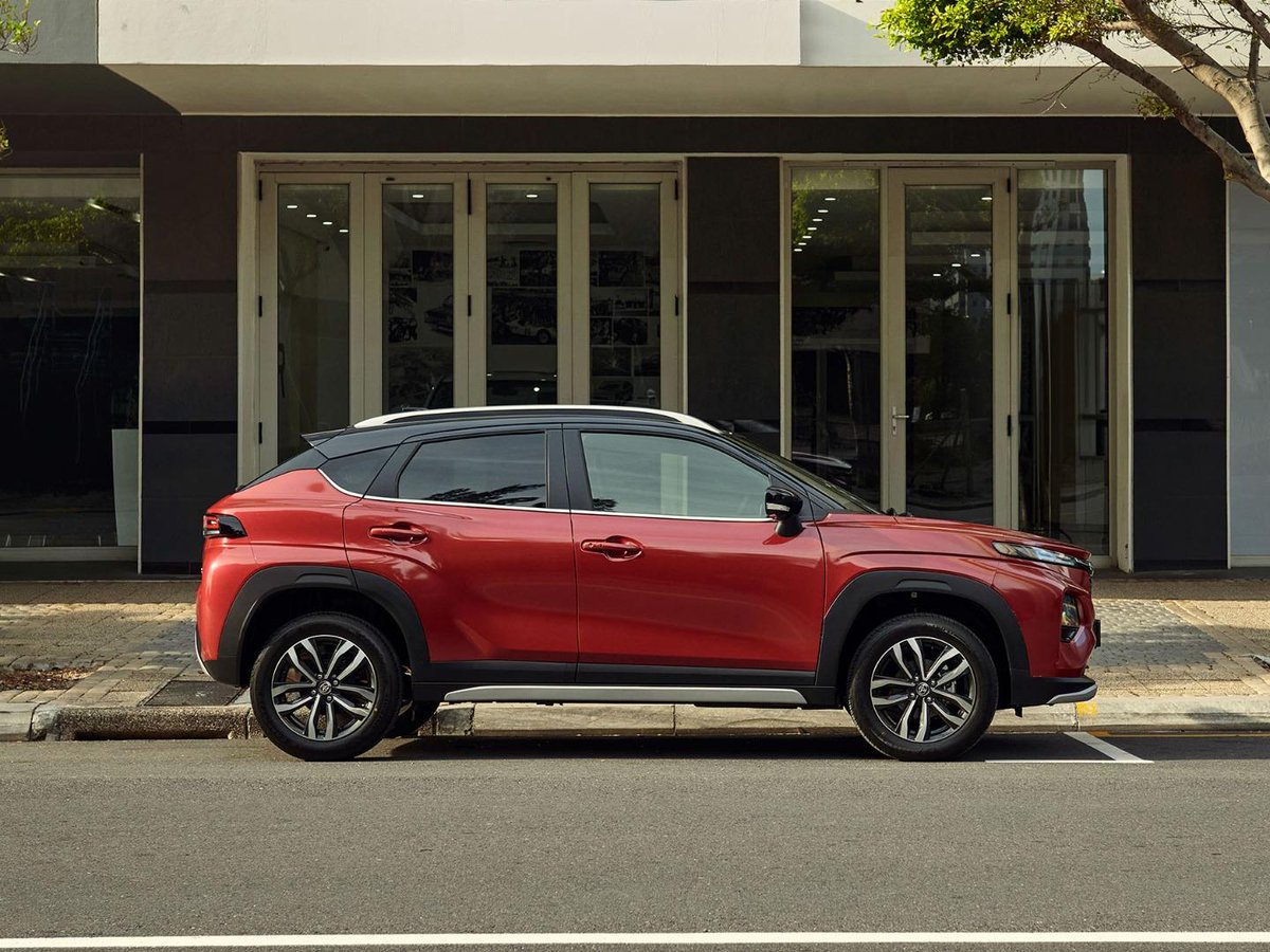 AutoTraderSA's tweet image. Allow us to take some of the struggle out of choosing the right @ToyotaSA #Starlet Cross for you! Here's how their trims compare 👉 
bit.ly/ToyotaStarletC…