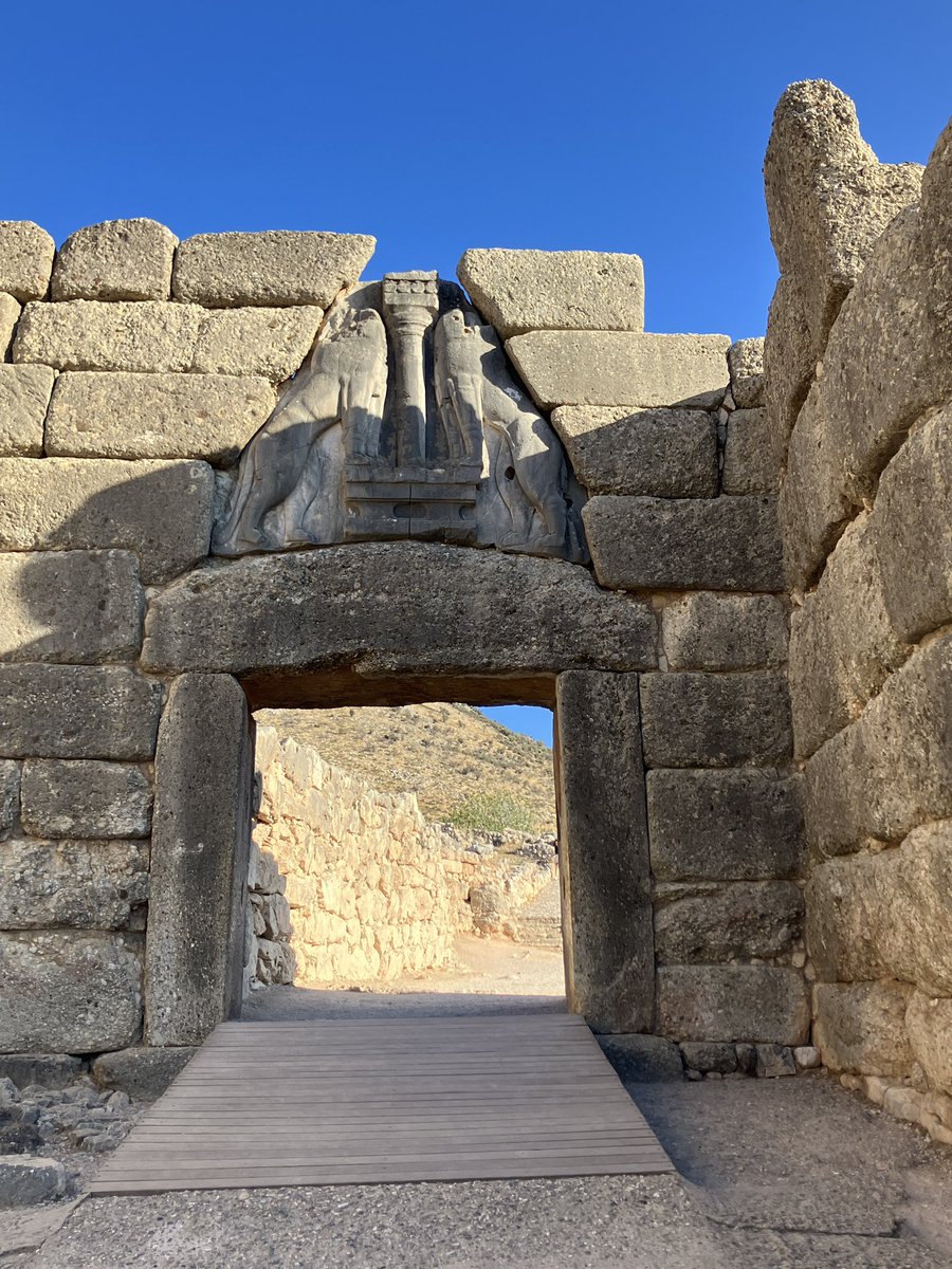 AnnaAMDumont's tweet photo. Mycenae meets…Mycenaean Revival. National Bank of Greece building in Náfplio, the work of Nikolaos Zouboulidis, c. 1930, a blunt bit of return to bronze-age order, but with a stomion portal which draws surely unintentional line btw bank &amp; tomb. https://t.co/2PvwErlwdZ