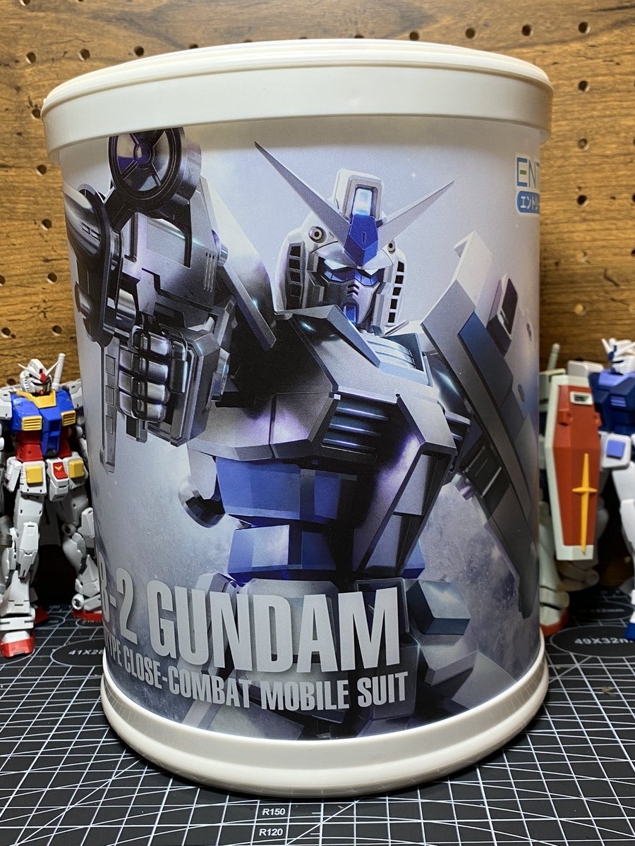 kawa_155DTM's tweet image. 模型店ではなく量販店で売ってたこういうパッケージのお菓子付きガンプラ見た事ないです？…さすがにもう食べれん、よなぁ…
#ガンプラ
#EntryGrade
#積みプラ崩し