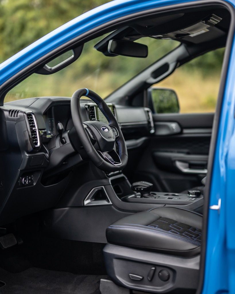 MSRTRoadtech's tweet photo. Impressive exterior, even more impressive interior.⁠

Featuring Ford Sync 4A with 12" touchscreen infotainment system incorporating Apple CarPlay and Android Auto. 
⁠
#Ford #RangerMSRT #FastBlue #FordPro #CarbonisedGrey https://t.co/O2ZbZibhRI