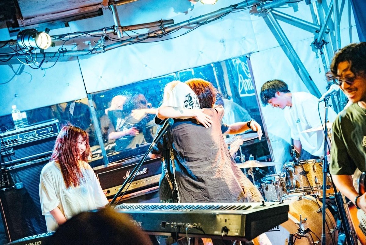 kei1220kaset's tweet photo. Coof Records pre.
「COOF TOUR 2024-」心斎橋　HOKAGE

お集まりいただいた皆様。
本当にありがとうございました。

大阪漂流歌劇団どうもありがとう！
楽しかった。

奇跡みたいな日があるから
生きてけるのもやっぱりあるなぁって思った

次回Coof イベントは
11/27下北沢近松。東京編成漂流歌劇団 https://t.co/pPXMWiuefc