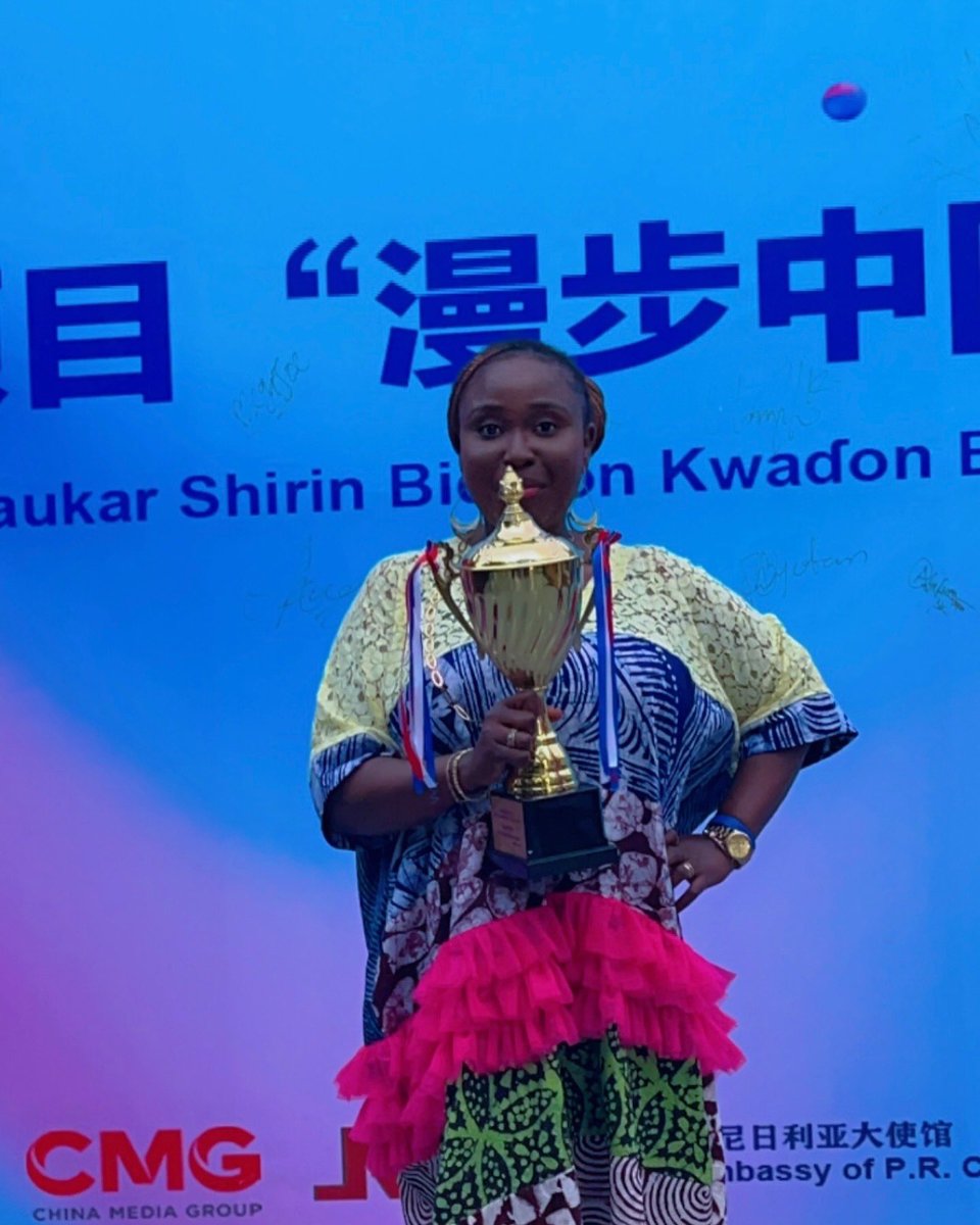 rollylake's tweet photo. Thank you China Embassy for my award 💃🏻💃🏻 https://t.co/cSotod6eFs