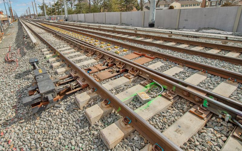 JTrackLLC's tweet image. 🚆 Milestone for the LIRR Third Track Expansion! The Nassau 1 Interlocking by J-Track, LLC is now in service, enabling trains to move between new and existing tracks. Nassau 3 is under construction in Mineola. Thanks to all crews and suppliers! #LIRR #ThirdTrackExpansion