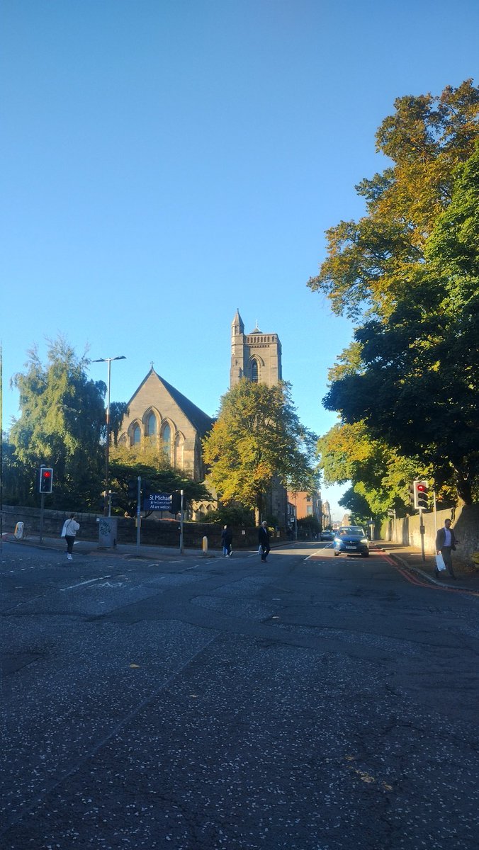 LordWoolamaloo's tweet image. The old stonework of Saint Michael's catching the autumn light yesterday. Quick snap on the walk to work.

#Slateford #Edinburgh #Edimbourg #Photography #photographie #architecture