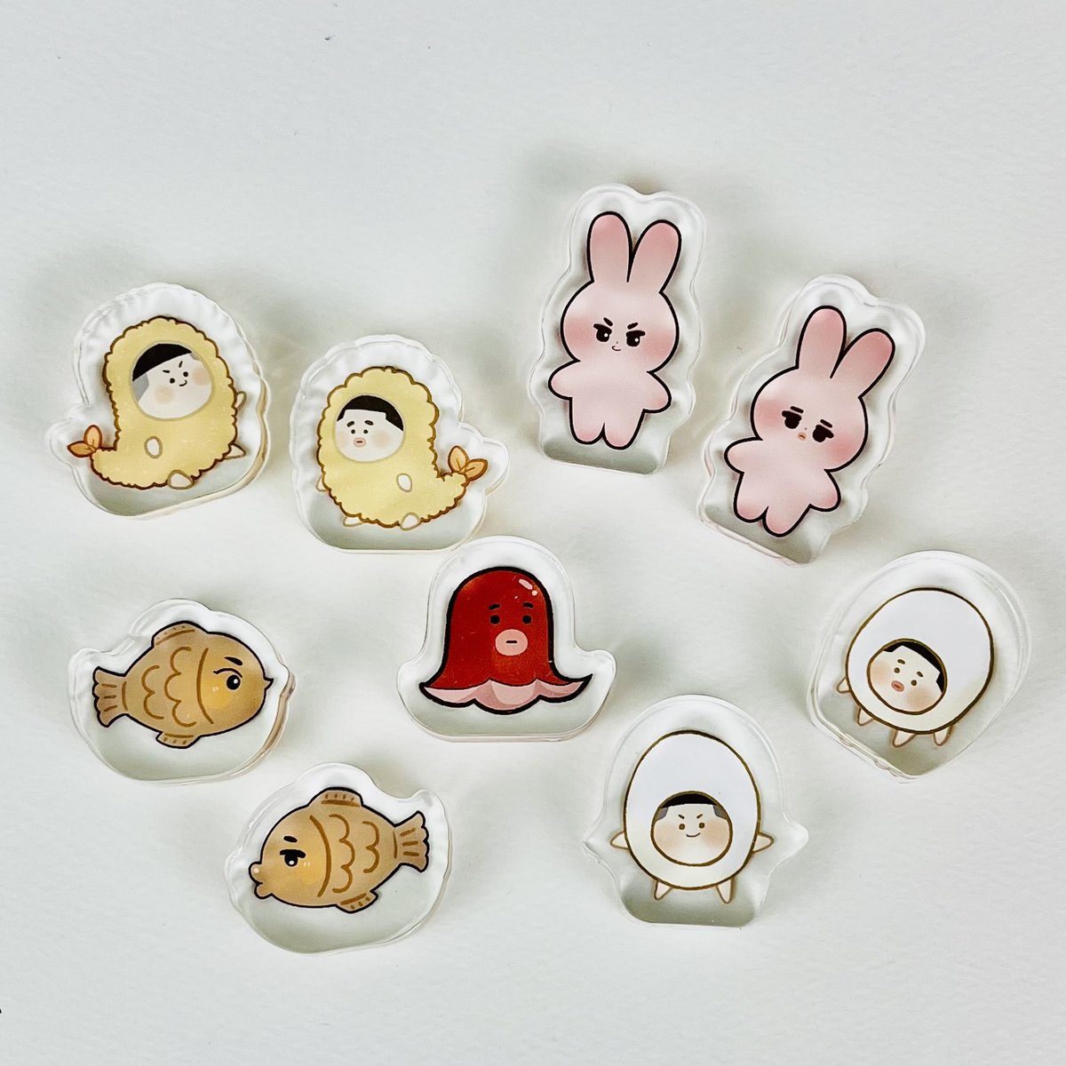 안녕하세요 여러분!! 다들 오랜만이에요 8ㅅ8 잘 지내셨나요?? 그동안 참 많은 일이 있었답니다... 입사부터 퇴사까지... 현생때매 자주 못 들어와서 죄송해요😢
친한 동료분이 혹시 우명온에서 팔았던 코롯토 다시 안 팔 계획이냐고 여쭤보셔서, 자그맣게 소량 재판하여 통판 진행하려 합니다!