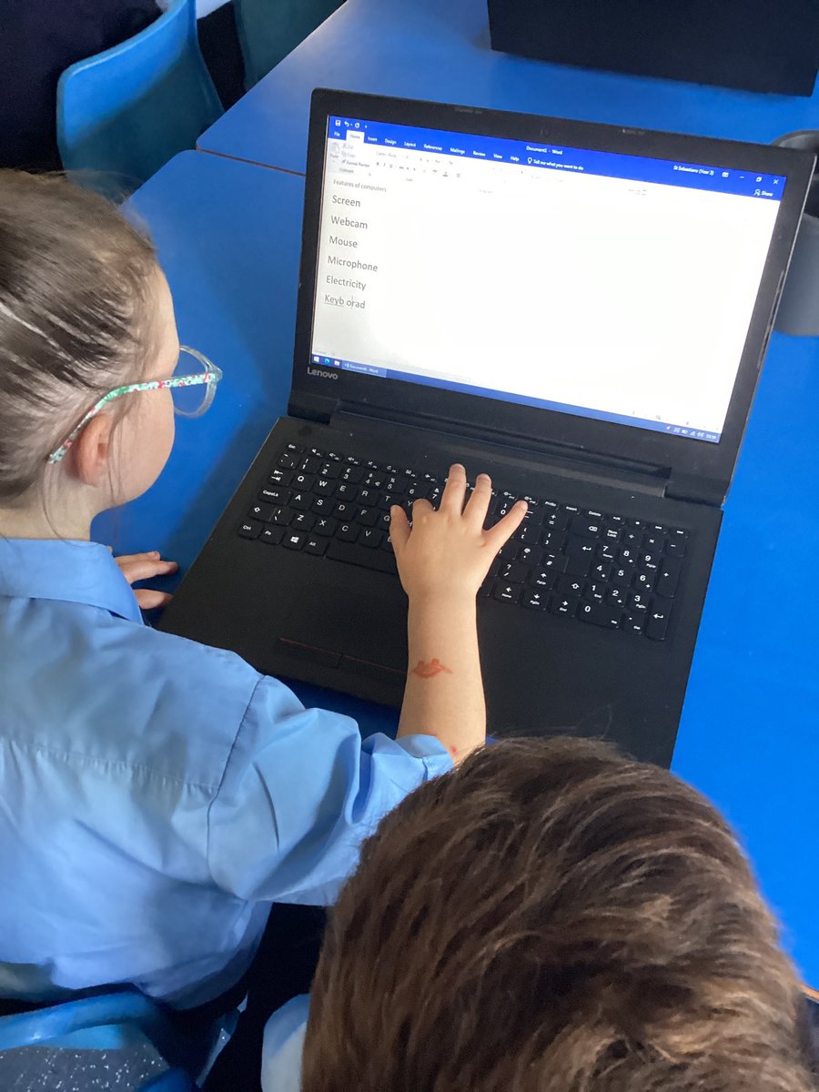 StSebastiansPri's tweet image. This afternoon in computing, year two are identifying common hardware features of most computers #sebscomputing