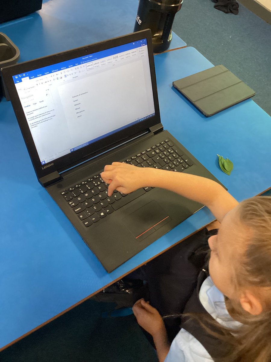 StSebastiansPri's tweet image. This afternoon in computing, year two are identifying common hardware features of most computers #sebscomputing