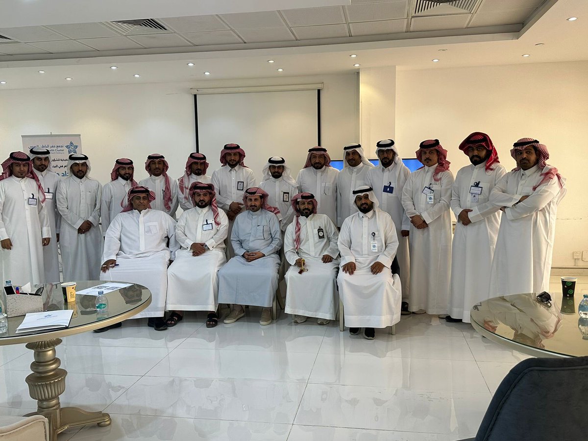 Moqeabel's tweet photo. بعون الله وتوفيقه، تم اختتام (حقيبة الاهتمام) (١٠ ورش) لمدراء المراكز في @HBHCluster تجمع حفر الباطن الصحي ، شكراً للمشاركين بناتنا وابنائنا قادة المستقبل في الرعاية الصحية، وكافة قيادات التجمع وإداراته التي ساهمت في عقد مثل هذه الفعاليات التطويرية الهادفة إلى تقديم خدمات رعاية صحية مميزة،،، سعدت بلقائكم، وإلى قمة أخر�� نرتقي اليها بإذن الله..