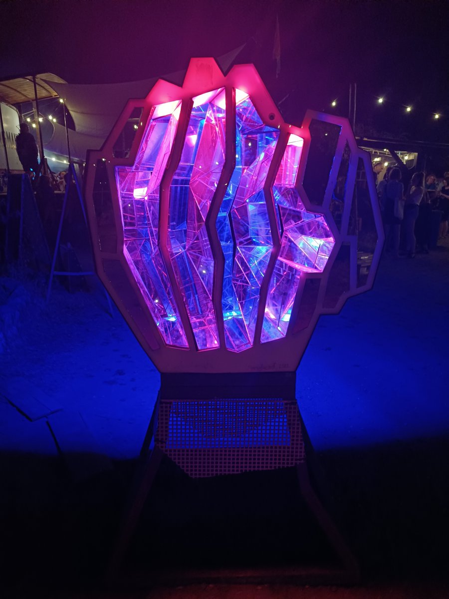 Braincox_'s tweet photo. Scicomm to me is taking science to places you don't expect. Exploring science in weird, wonderful, yet accessible ways. Often there is distance between prestigious academic circles &amp; grassroots local spaces. But underpinning both is desire to exchange &amp; create. https://t.co/NlNmmpHk6g