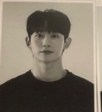hzssu's tweet photo. 어떻게 여권사진,증명사진,이 이럴수잇음 ㅆㅂ 정해인은 미쳤다 https://t.co/Clql99ikMU