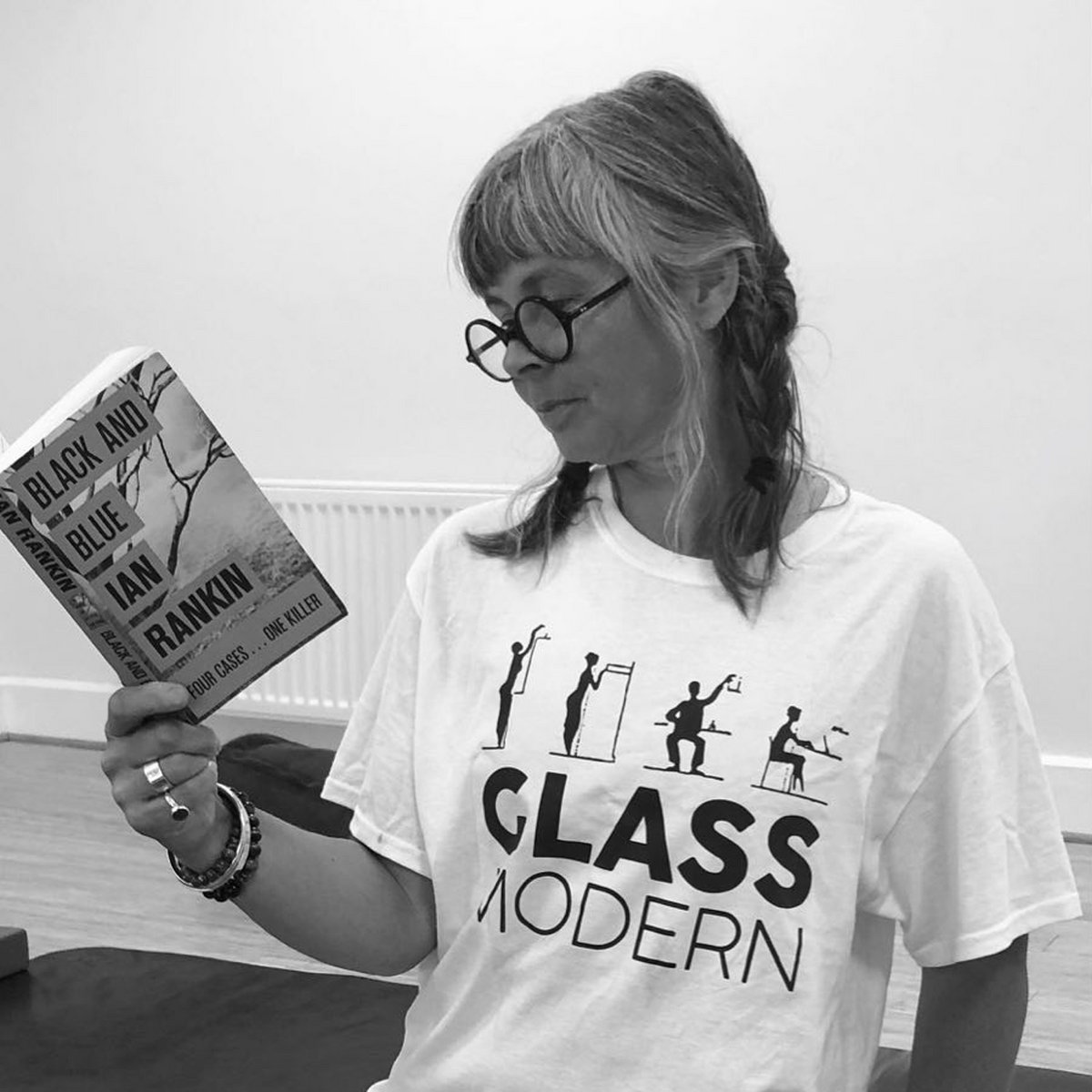 Apparently it's Band T Shirt Day, hopefully this applies to labels too. Our model Frances McKee of <a href="/the_vaselines/">the_vaselines</a> is sporting one of ours.
<a href="/pastels_the/">the pastels</a> <a href="/glassmodern2/">Glass Modern グラス・モダン</a> <a href="/chrisseventeen/">Chris Coleman</a> 
glassmodern.bandcamp.com/merch/glass-mo…