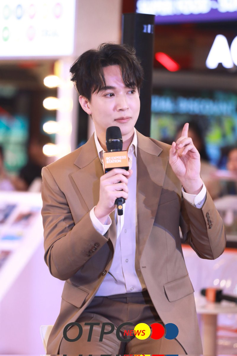 otpcnews's tweet photo. "ริท เรืองฤทธิ์" ร่วมงานแถลงข่าวเปิดตัว "SC Express Station ลดด่วน ขบวนสุดคุ้ม" @ Emsphere
#ritz_rueangritz #Mhorritz
#SCxRITZ
#SCExpressStation
#SCassetSmart https://t.co/ZjYr78vJuo