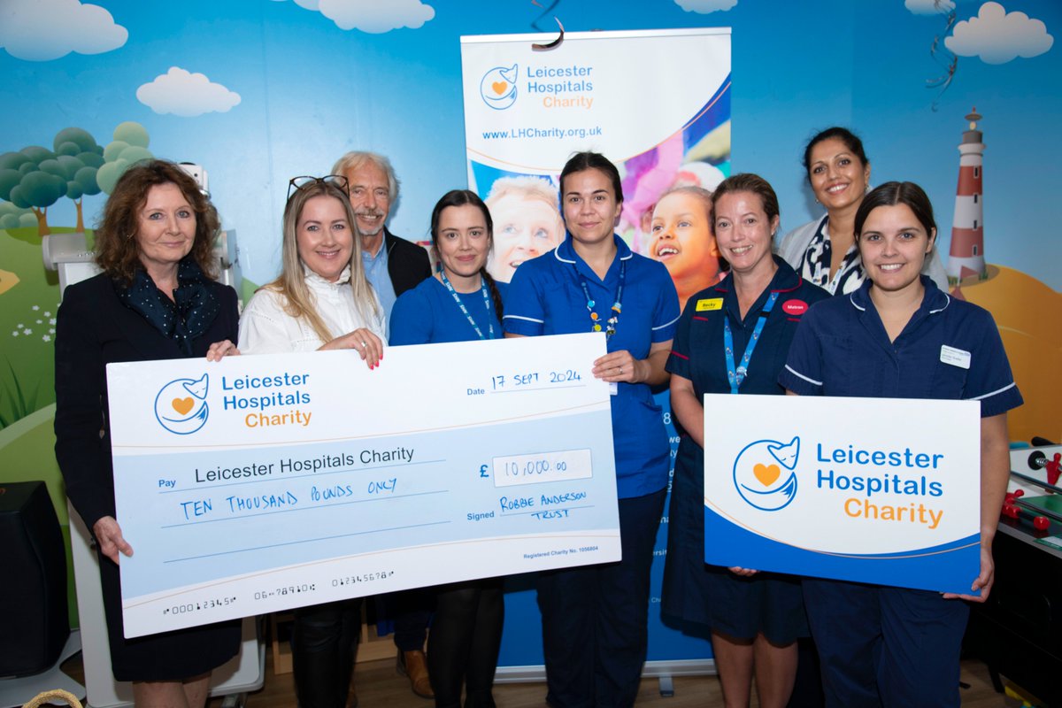 Last week, Leicester Hospitals Charity welcomed the Robbie Anderson Cancer Trust to Leicester Royal Infirmary. Their generous £10k donation is funding a dedicated Psychologist for Ward 27. 
This crucial role offers ongoing psychological support to both patients and families.🧡💙