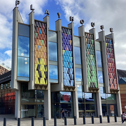 New book 'Leeds Playhouse, A Tale of Two Theatres' to be released - #LeedsPlayhouseATaleofTwoTheatres #LeedsPlayhouse @leedstheatres #leedsheritagetheatres #DaveStannard dlvr.it/TDQvpG