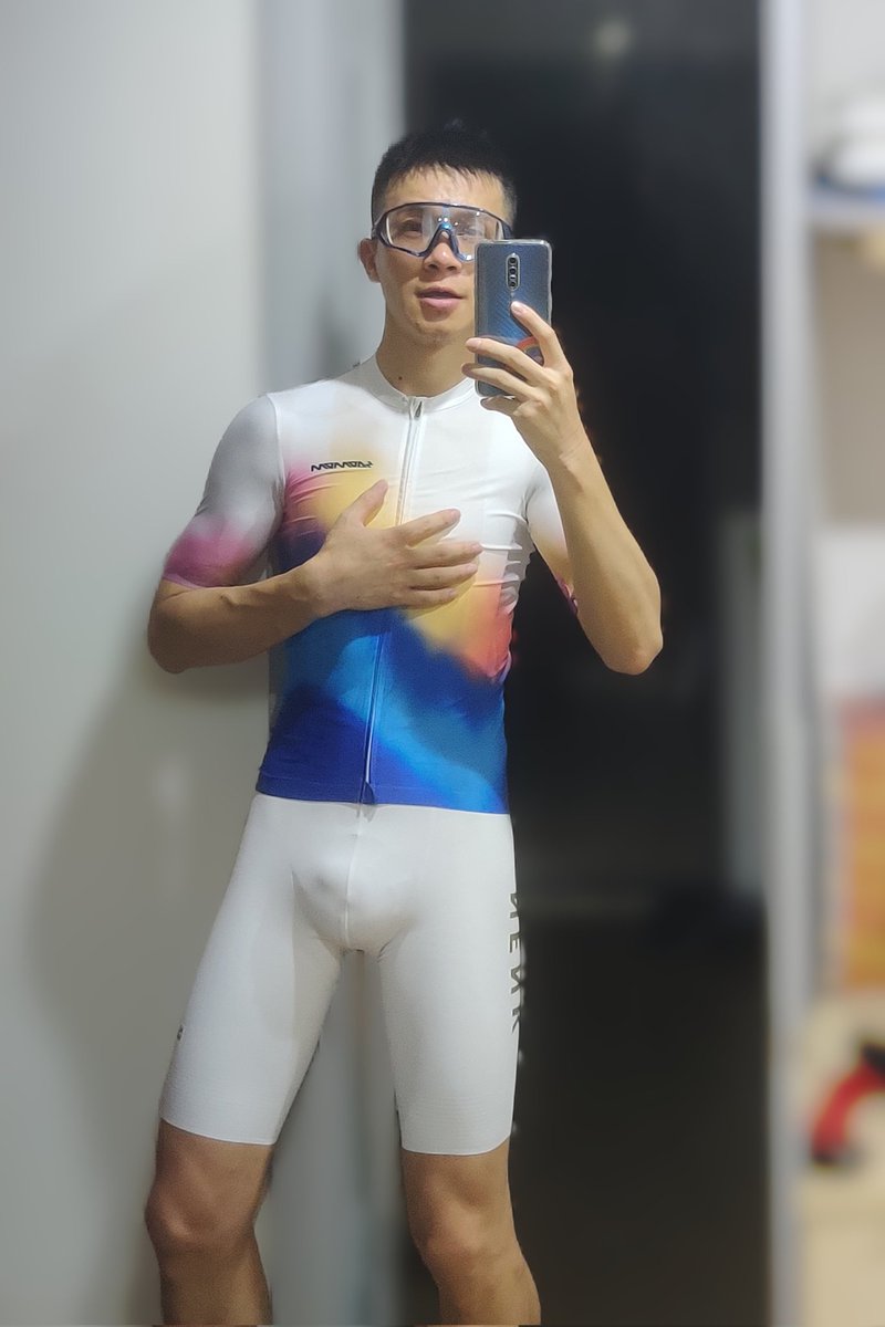 到底是谁在买nenk这款裤子啊，真的好显啊