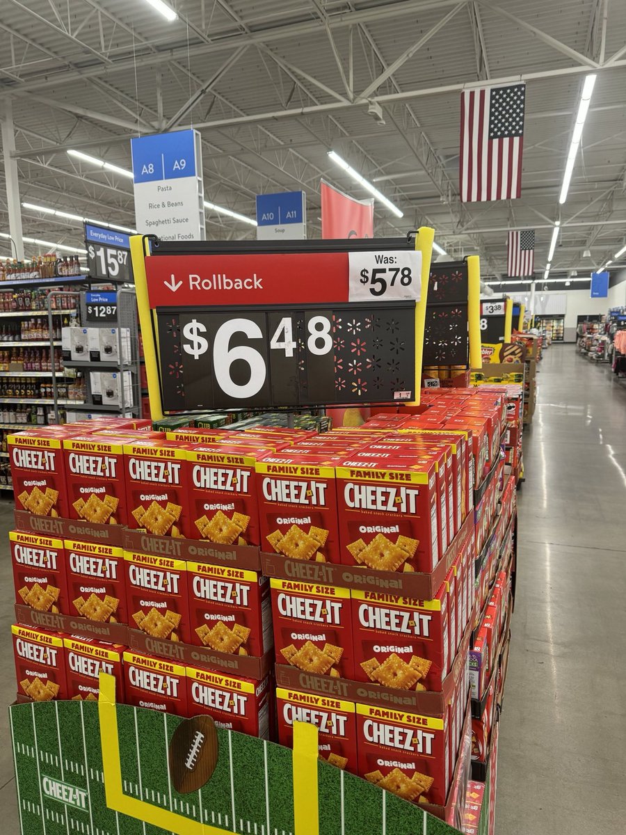 cdntradegrljenn's tweet image. It’s so great to see that inflation is finally dropping. Food is apparently excited as well.. so excited in fact that it’s rising in price. @cheezit #inflation #pricegouging #walmart