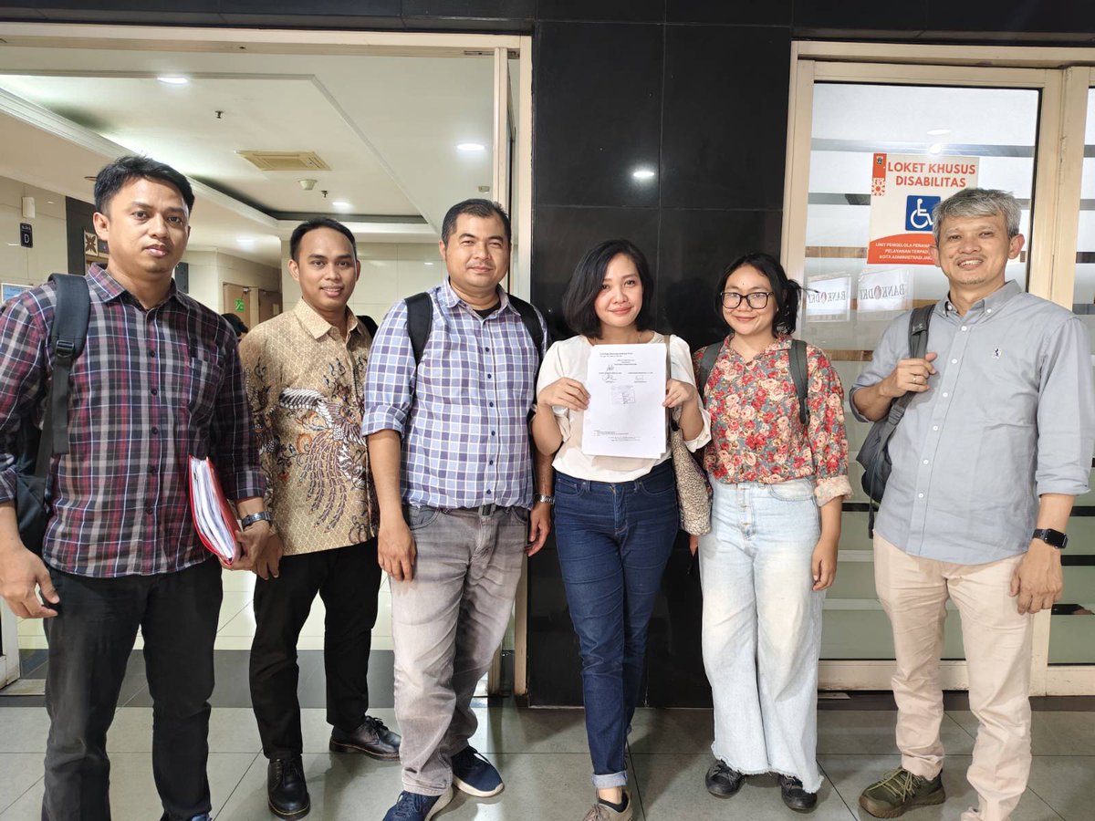 Ismet Inoni (@inoniismett) on Twitter photo SPCI Adukan Dugaan Pemotongan Upah Sepihak dan Pemberangusan Serikat/Union Busting ke Sudinaker Jakarta Selatan.
<a href="/SINDIKASI_/">Serikat SINDIKASI</a> <a href="/GSBIPusat/">GSBI PUSAT</a> <a href="/lbhpersjakarta/">LBH PERS</a> <a href="/CNNIndonesia/">CNN Indonesia</a> <a href="/elsamnews/">ELSAM Indonesia</a> <a href="/ilo/">International Labour Organization</a> <a href="/LBH_Jakarta/">LBH JAKARTA</a> SPCI Adukan Dugaan Pemotongan Upah Sepihak dan Pemberangusan Serikat/Union Busting ke Sudinaker Jakarta Selatan.
<a href="/SINDIKASI_/">Serikat SINDIKASI</a> <a href="/GSBIPusat/">GSBI PUSAT</a> <a href="/lbhpersjakarta/">LBH PERS</a> <a href="/CNNIndonesia/">CNN Indonesia</a> <a href="/elsamnews/">ELSAM Indonesia</a> <a href="/ilo/">International Labour Organization</a> <a href="/LBH_Jakarta/">LBH JAKARTA</a>