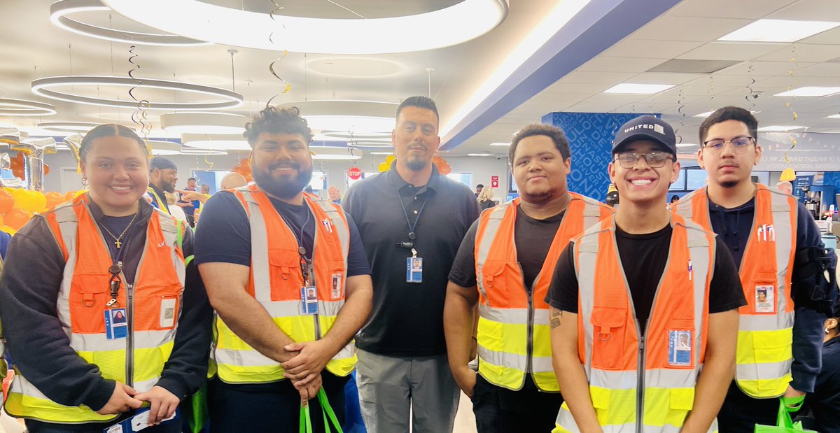 AO Safety UAL (@aosafetyual) on Twitter photo Talking safety with new hires at the <a href="/flyLAXairport/">LAX Airport</a> safety fair. #safety #SafetyFirst #safetyLAXownsit Talking safety with new hires at the <a href="/flyLAXairport/">LAX Airport</a> safety fair. #safety #SafetyFirst #safetyLAXownsit