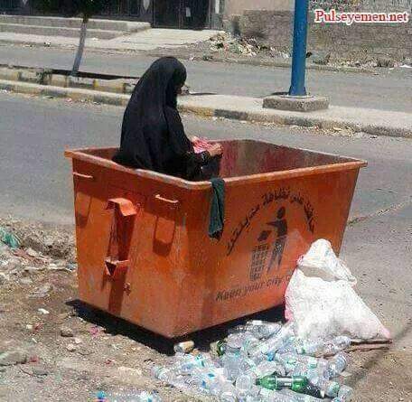 إنجازات كبيرة صراحة ولا تنسى أيضا بأن، اليمن أول دولة شعبها أصبح يأكل من براميل الزبالة وهذا أيضا يعتبر إنجاز يحسب لكم.
