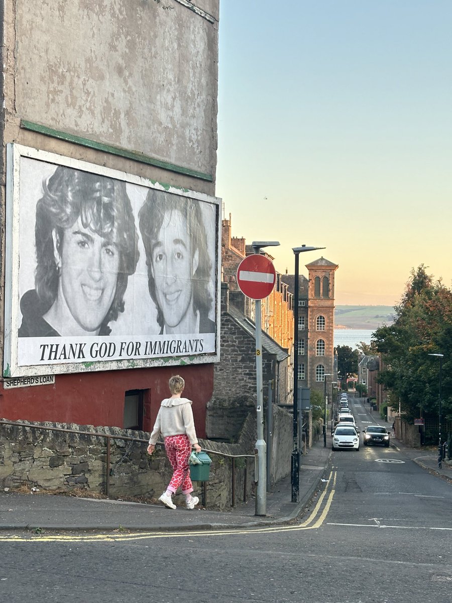 New billboard has appeared in Dundee. Anybody ken the story behind it?