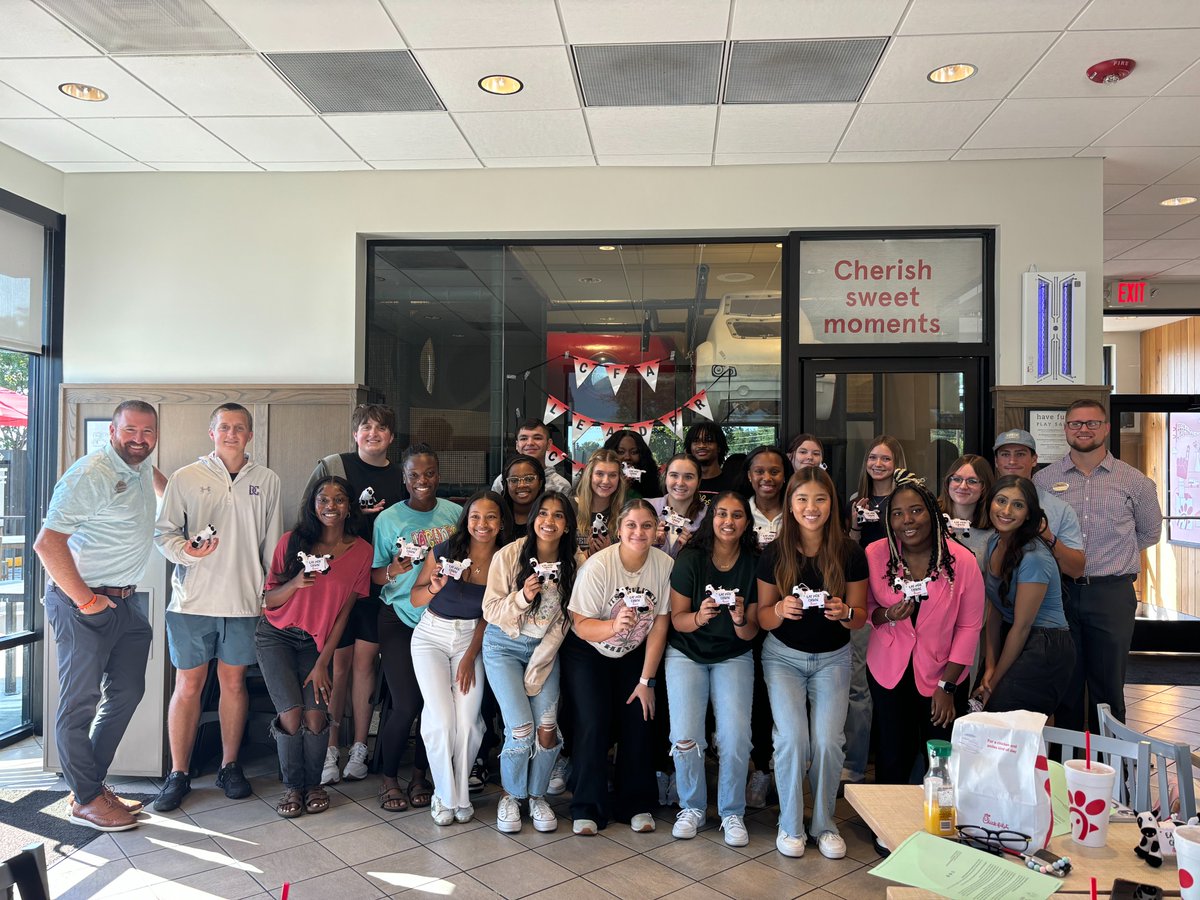 dchsjaguars's tweet image. Members of the Chick-fil-A Leader Academy met the the owners and operator of CFA Getwell to learn more about leadership and community involvement.