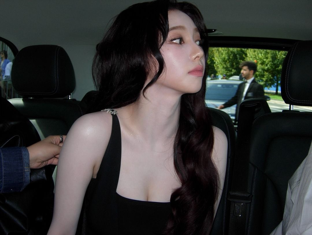 EXCUSE ME KARINA?!!??