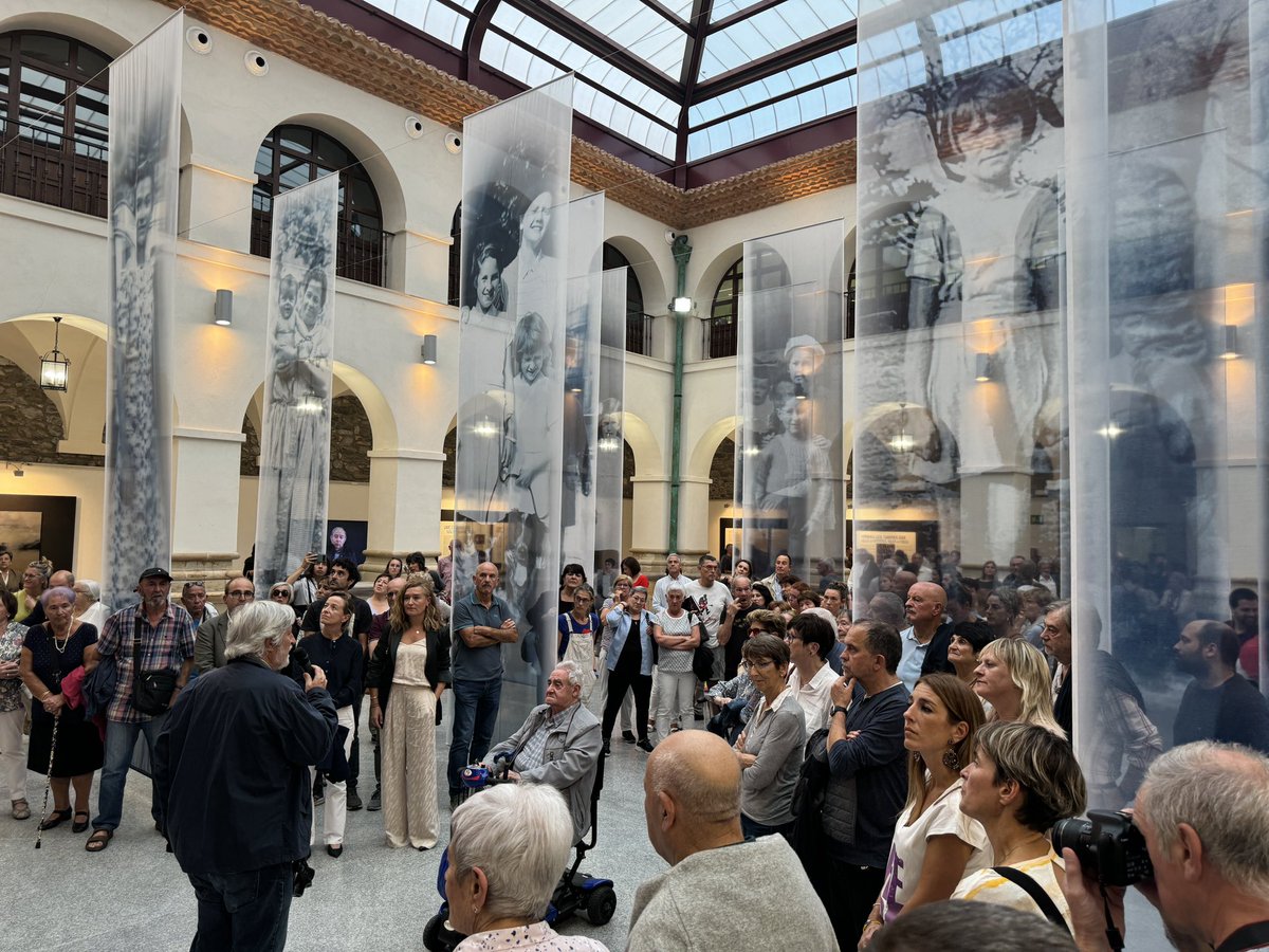 🪡‘Orratz-begia – 1936 Gipuzkoako gerra haurrak’ erakusketaren irekiera ekitaldian egon gara. Ikaragarria Intxorta 1937k egin duen lana.

Ekitaldi hunkigarri eta bizia. Erakusketa osatzen duten dozenaka testigatzen bezalakoa. Bizi propioa duena. Urriaren 12ra arte Arrasaten.