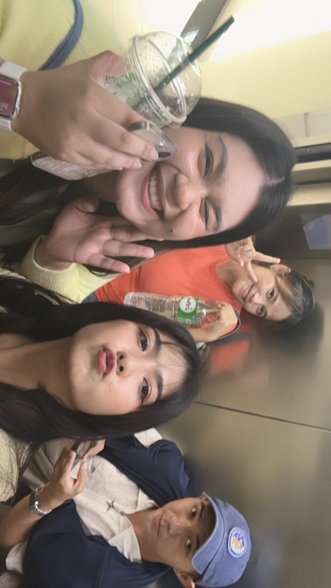 Chonradeekhamph's tweet photo. รักพวกเธอจัง💞❤️ https://t.co/uzOQpzs1Ba