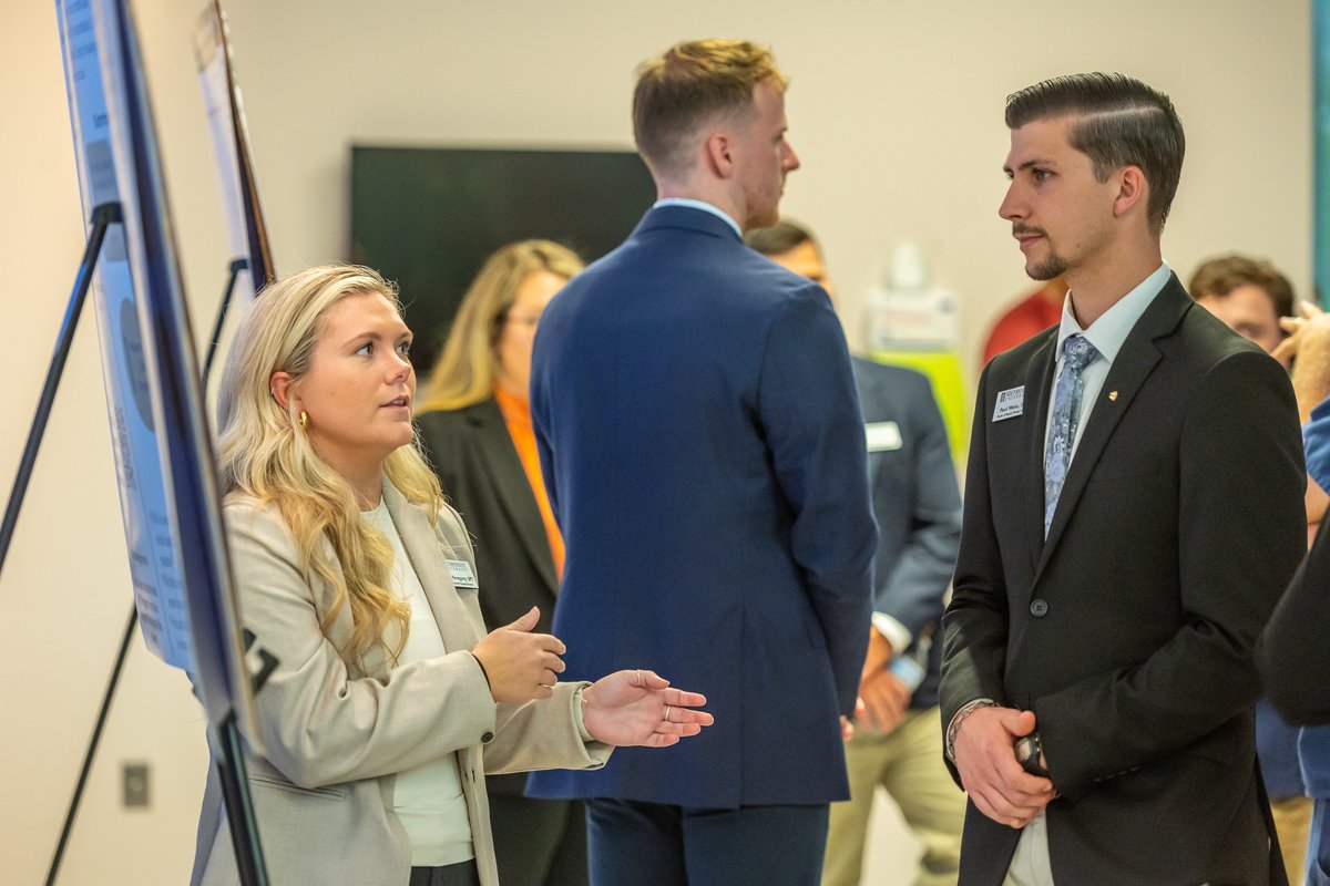 MethodistU's tweet photo. The future of physical therapy is bright 😎

Last night, the Class of 2025 from the Doctor of Physical Therapy program flexed their knowledge  during our annual Poster Presentations 📊 Photos: https://t.co/ivVXF8z8Jo https://t.co/b0yl1tApuP